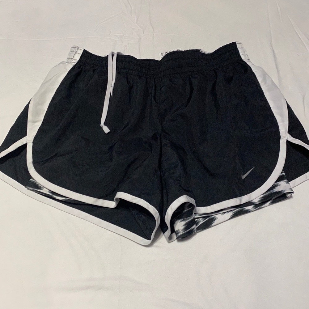 Nike Black Athletic Shorts Dri-fit
SIZE Small